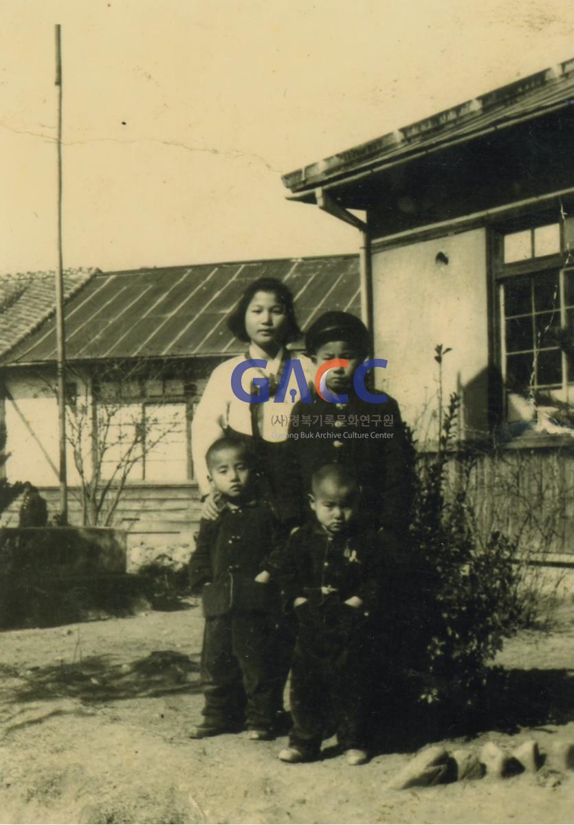 1962년 10월 임하국민학교에서 작은그림