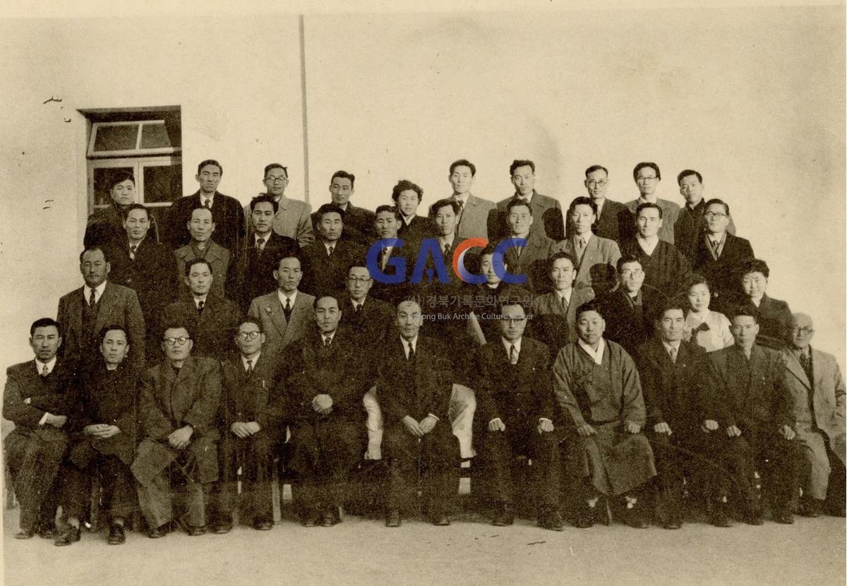 1957년 안동사범병설중학교 교사 단체사진 작은그림