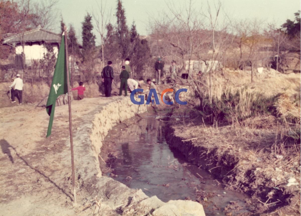 새마을운동 용성동 길 포장 작업 작은그림