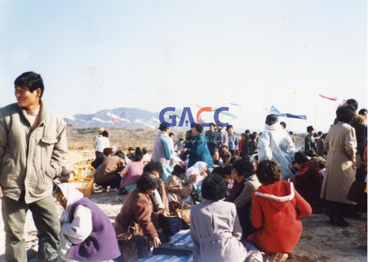 1985년 11월24일 추수감사제 및 농민대회(다인천주교회) 작은그림