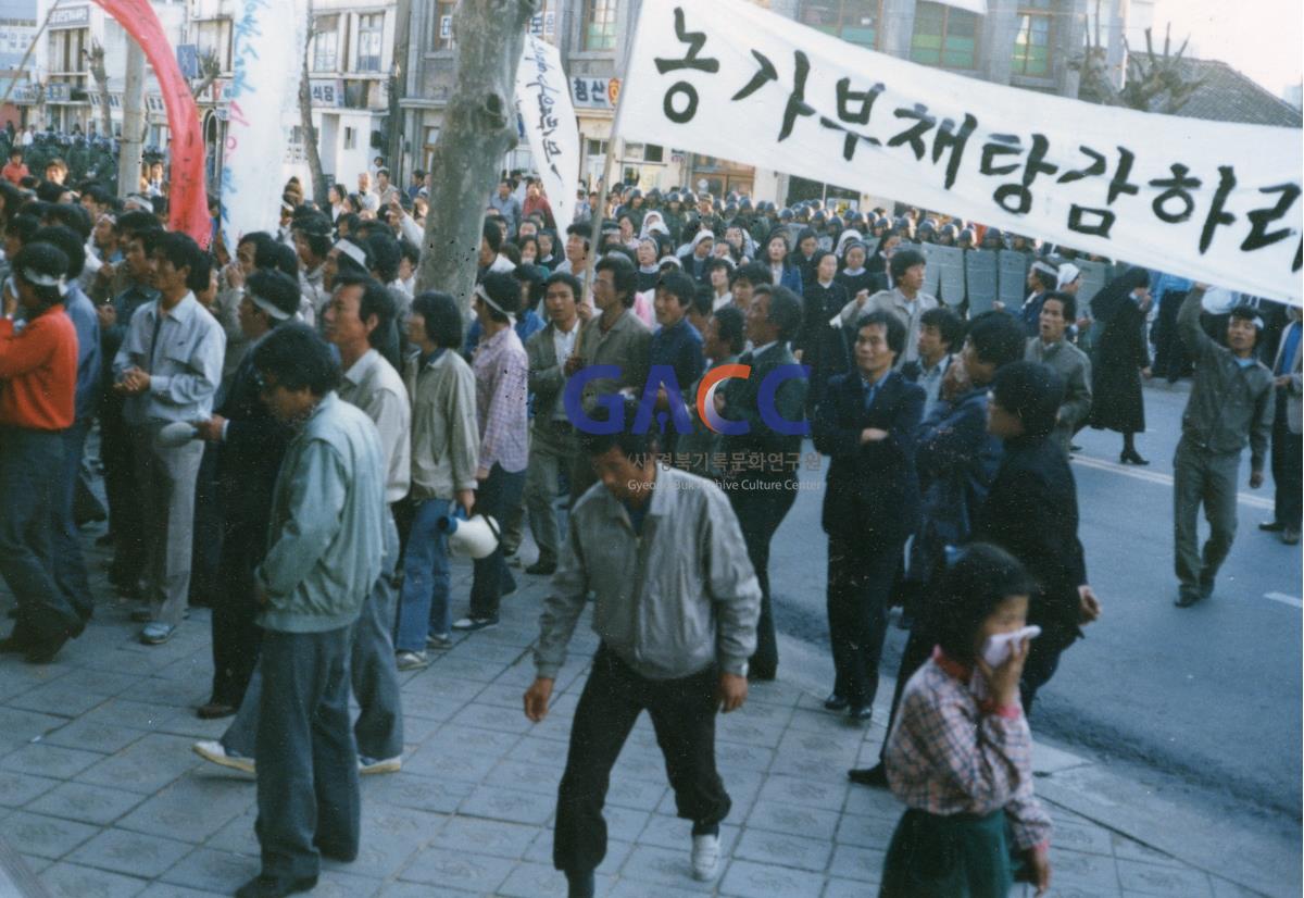 1986년 4월16일 농민노동자를 위한 기도회 및 농가부채 탕감 농민대회(문화회관) 작은그림