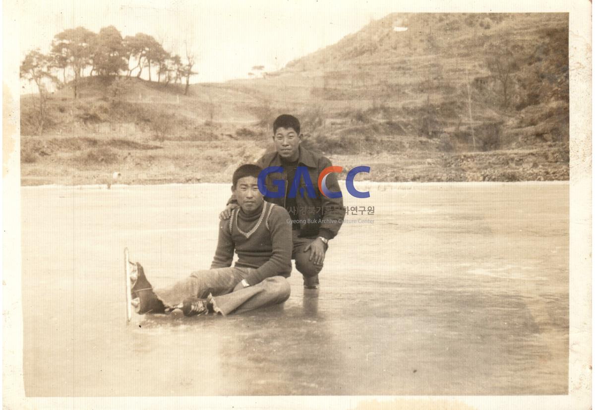 강해창씨 막내 동생(뒤)과 아들 강신동 작은그림