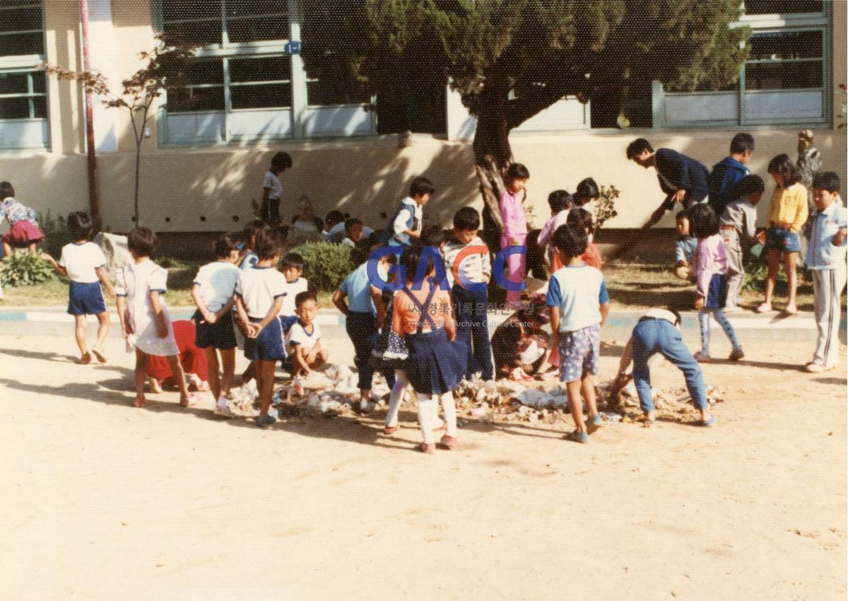 1982년 11월 15일 학교 가꾸기날 작은그림