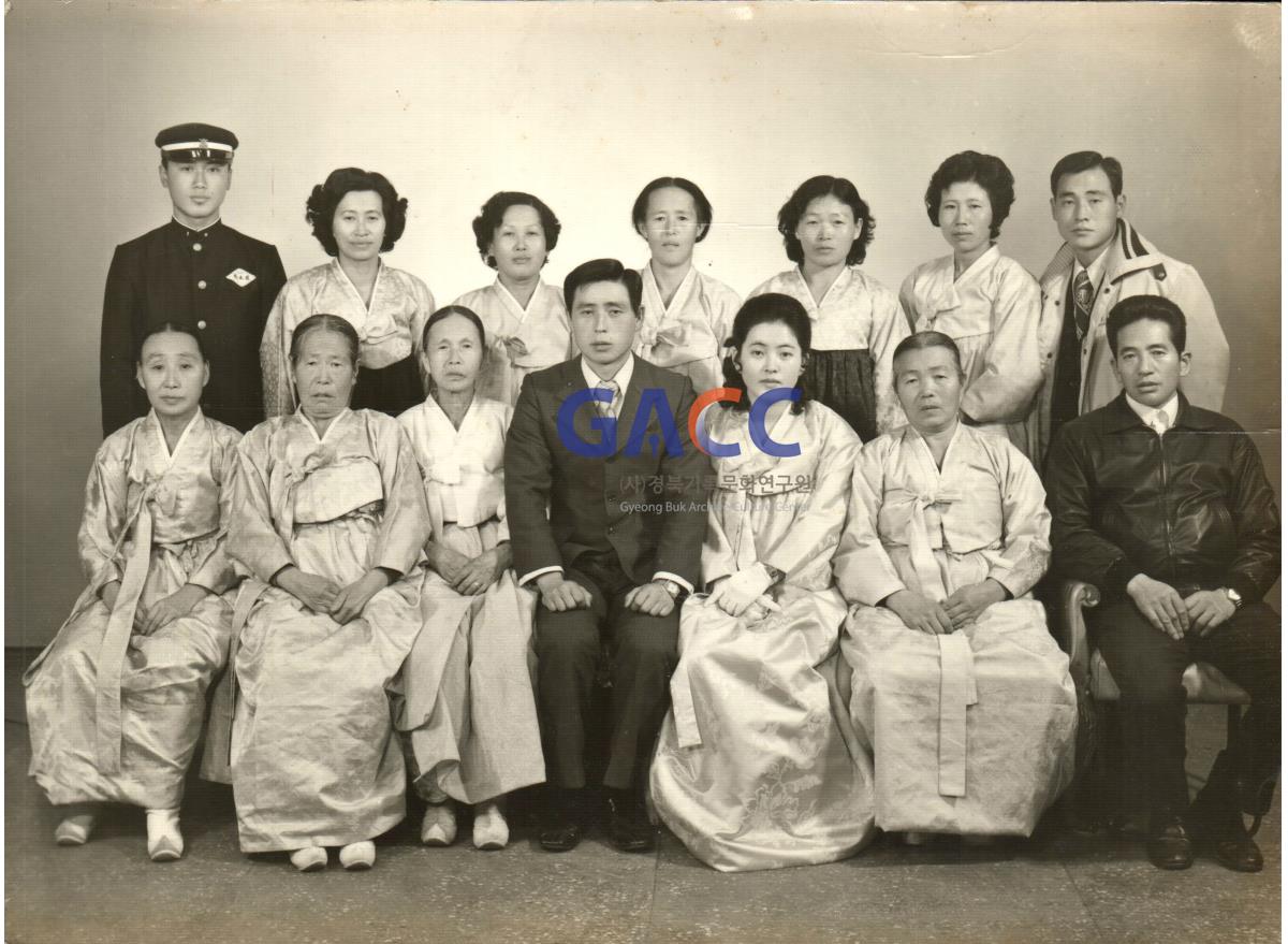 장기술 씨 사촌 동생(여) 결혼식 시념 가족사진 작은그림