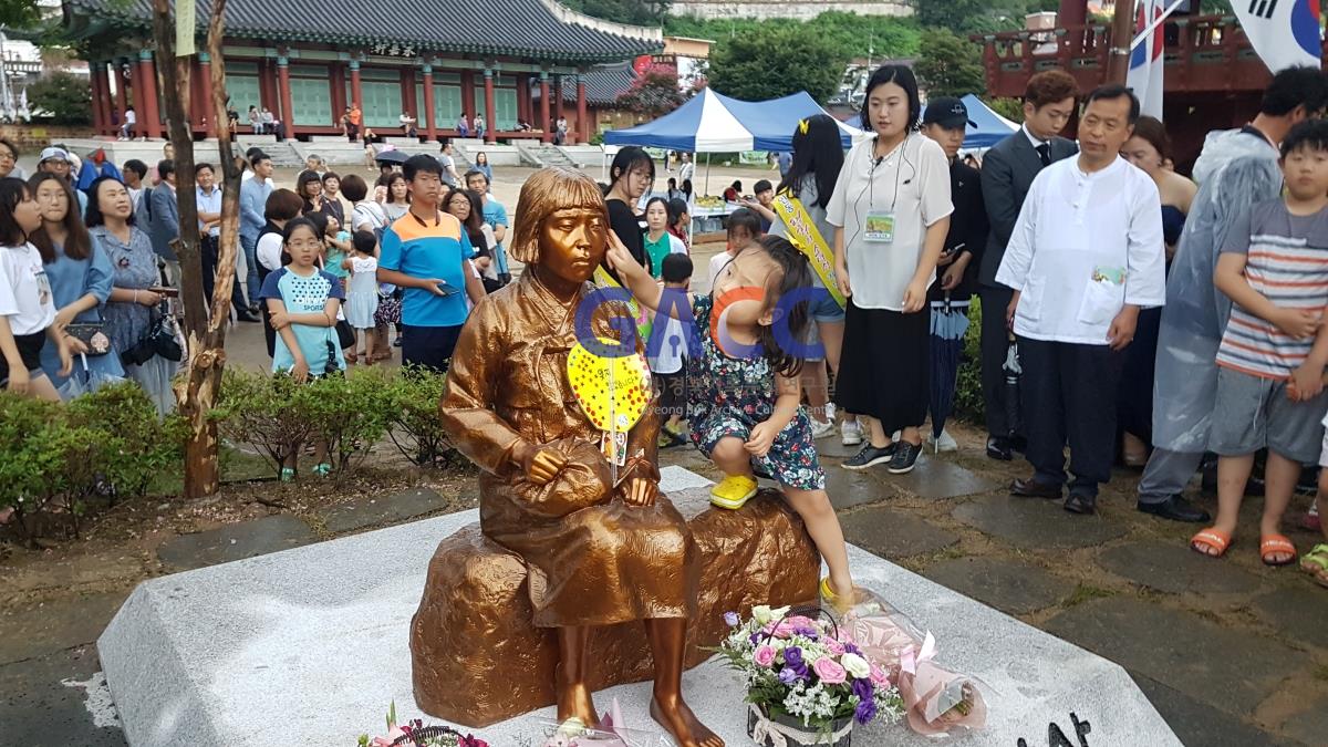 “그동안 많이 힘들었지? 고마워~” 작은그림