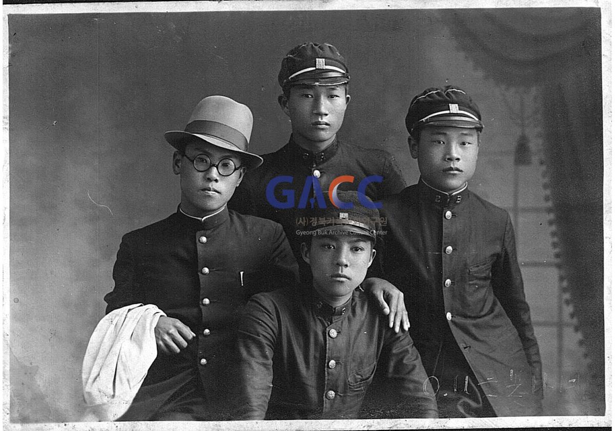 김준식 종손의 생부 김택진 휘문고 시절 작은그림