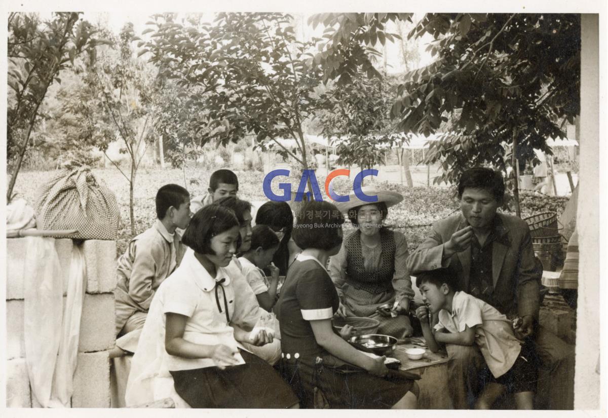 1972년경 어린 외삼촌 작은그림