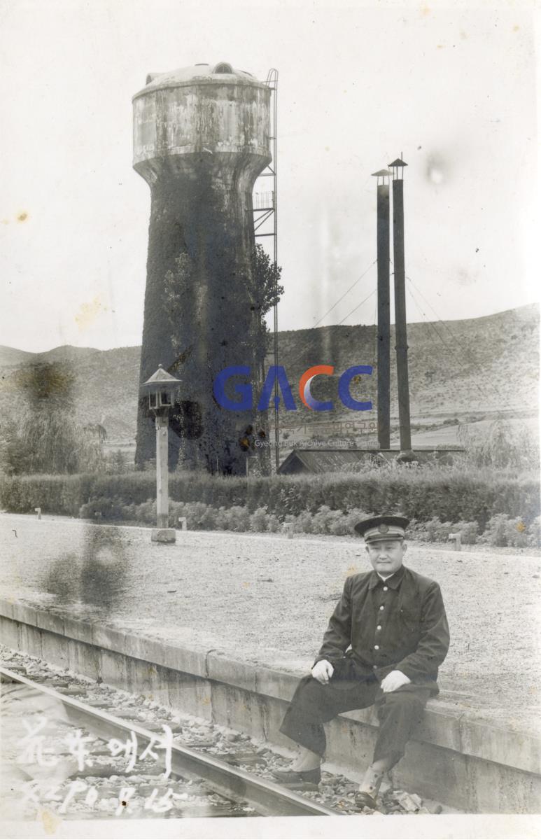 1957년 화본역 철길에서 작은그림