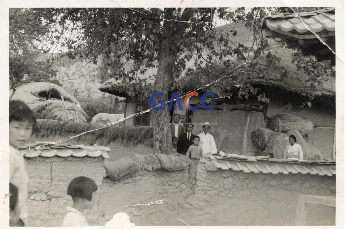 1965년경 안동군 월곡면 미질동 큰집 작은그림