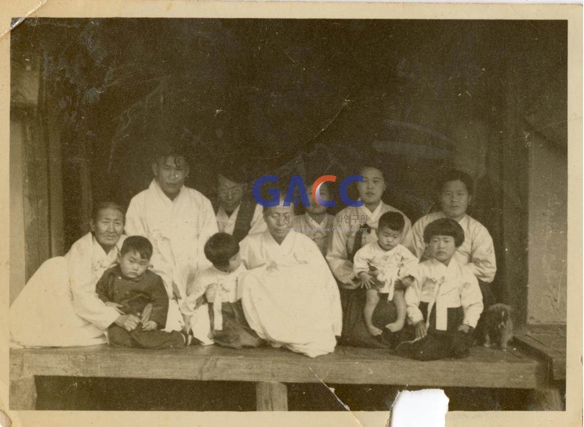 1950년경 일직면 조탑동 가족사진 작은그림