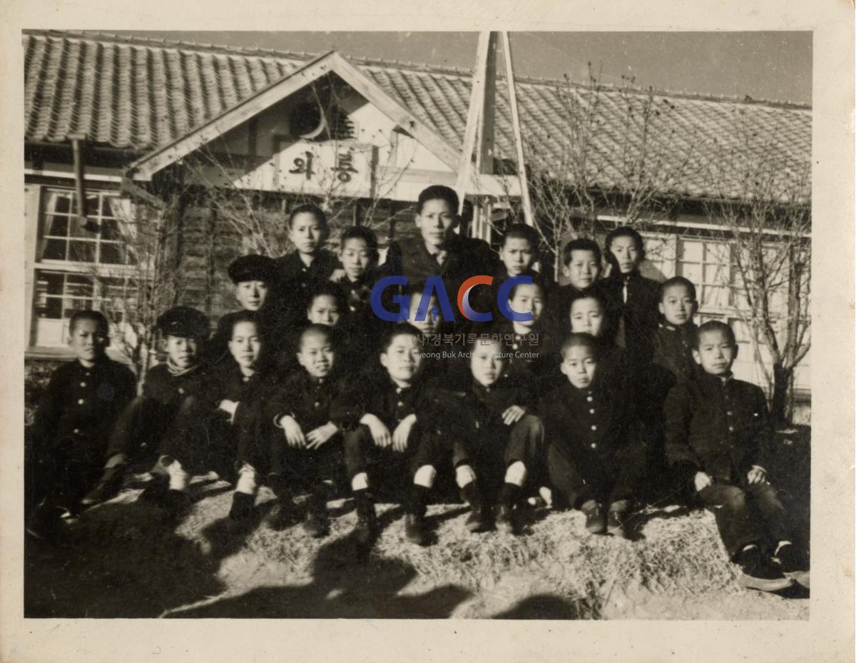 1964년 와룡초등학교 졸업식 작은그림