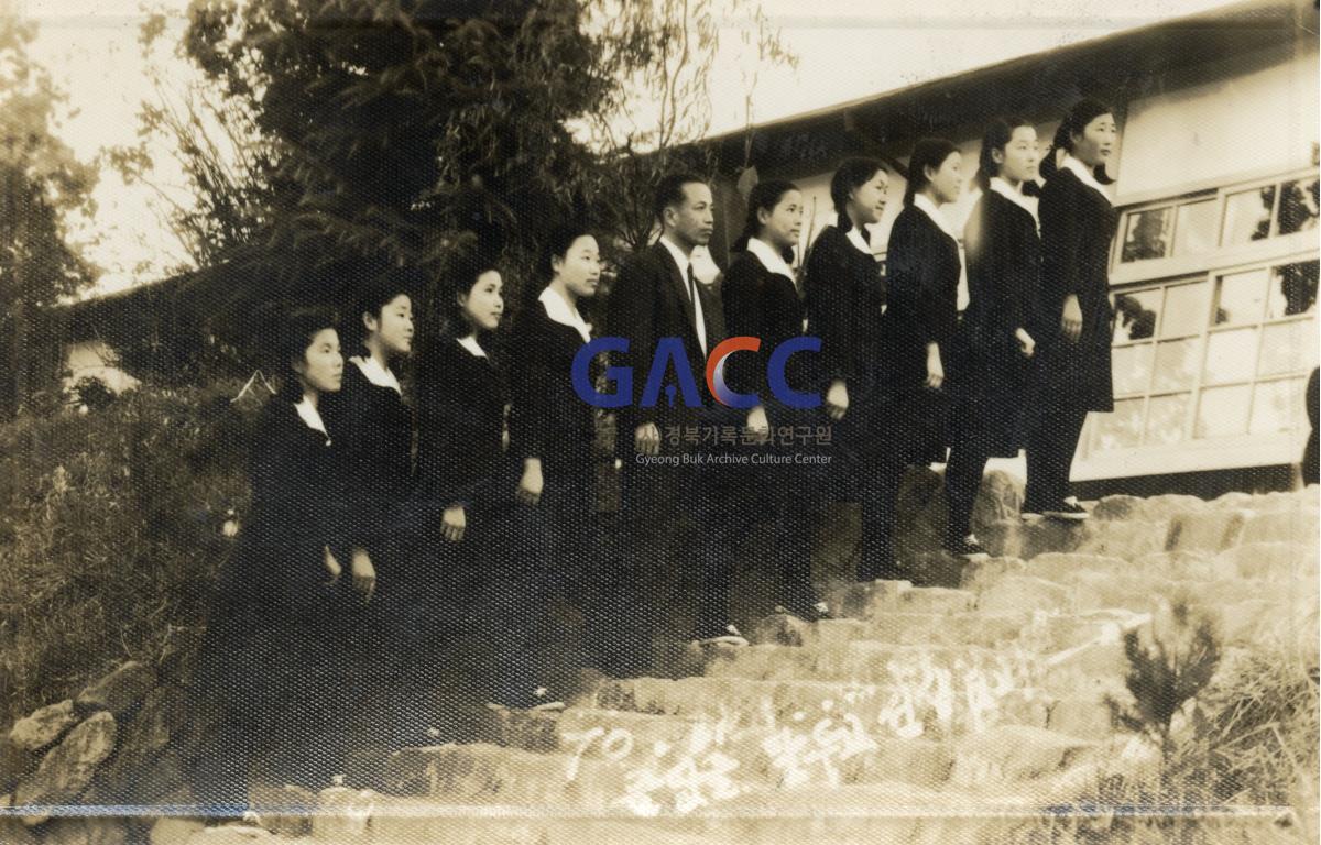 1970년 의성안계여고 선생님과 학급친구들 작은그림