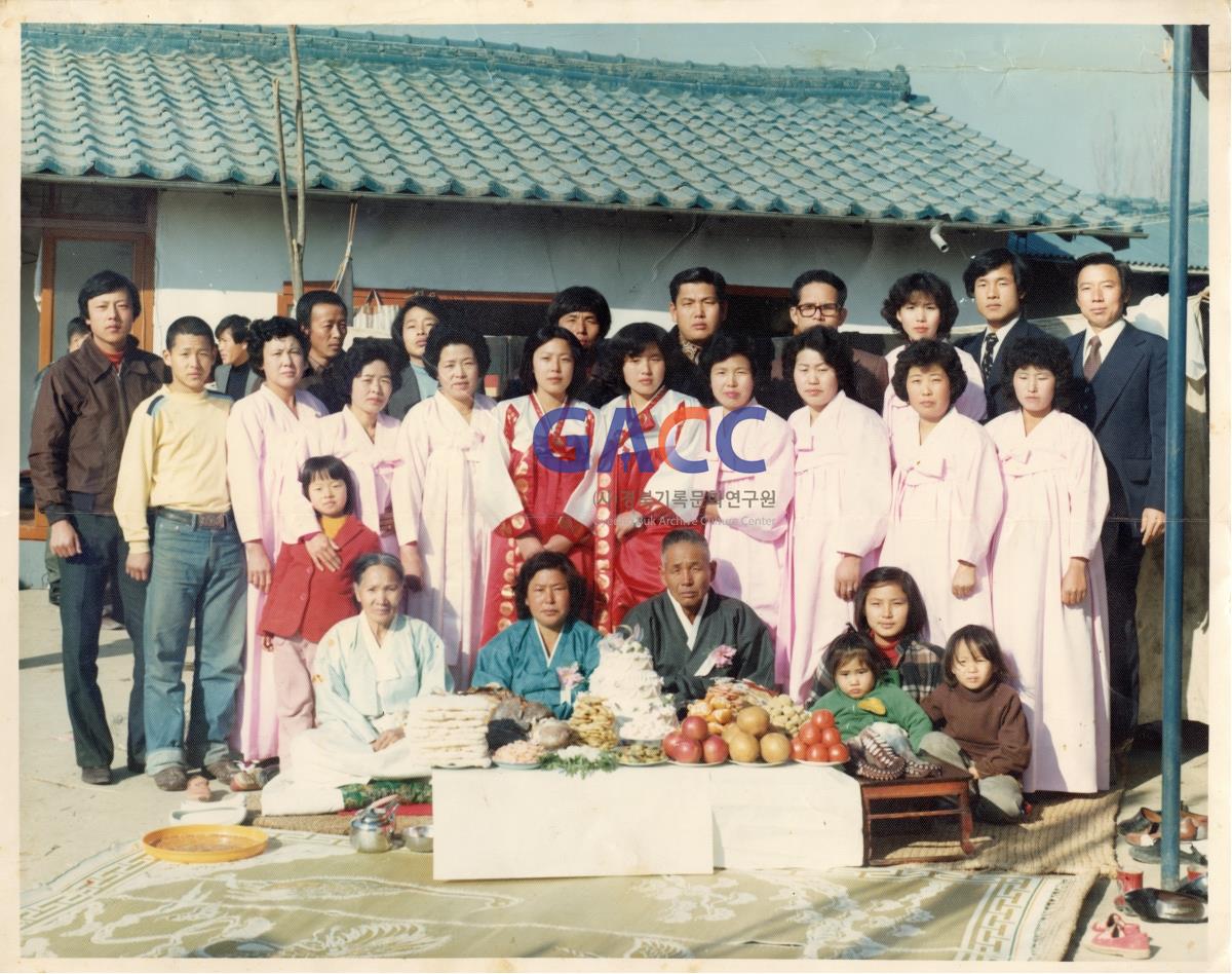 1979년경 어머니 회갑잔치 작은그림