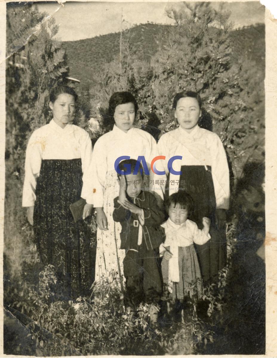 1955년경 운동회를 간 남매들 작은그림