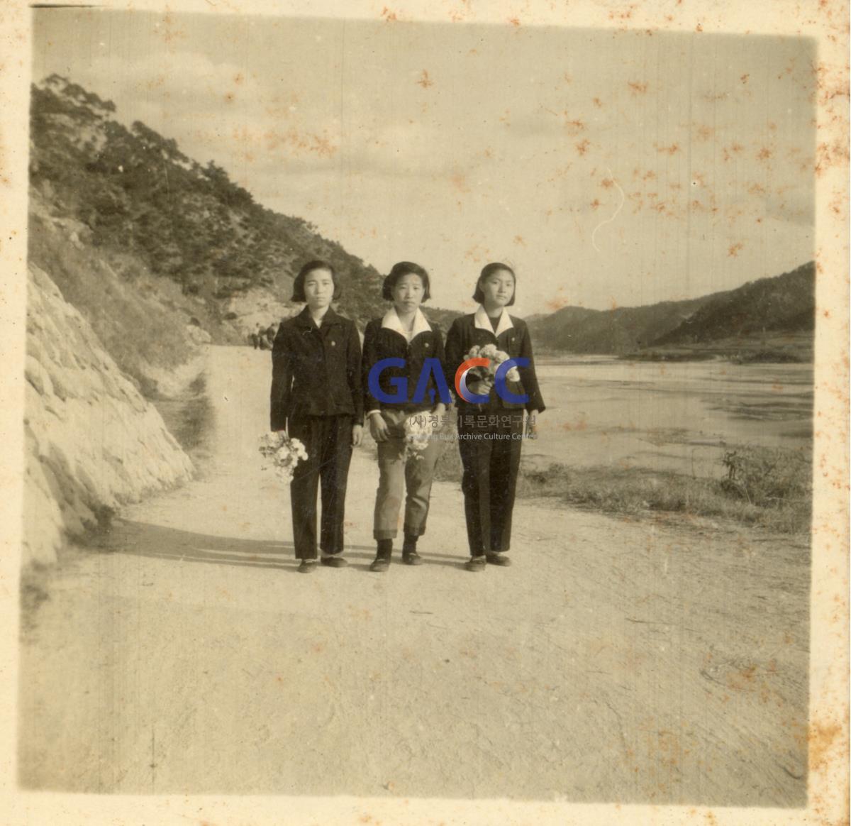 1964년 석빙고 밑 낙동강변 도로 작은그림