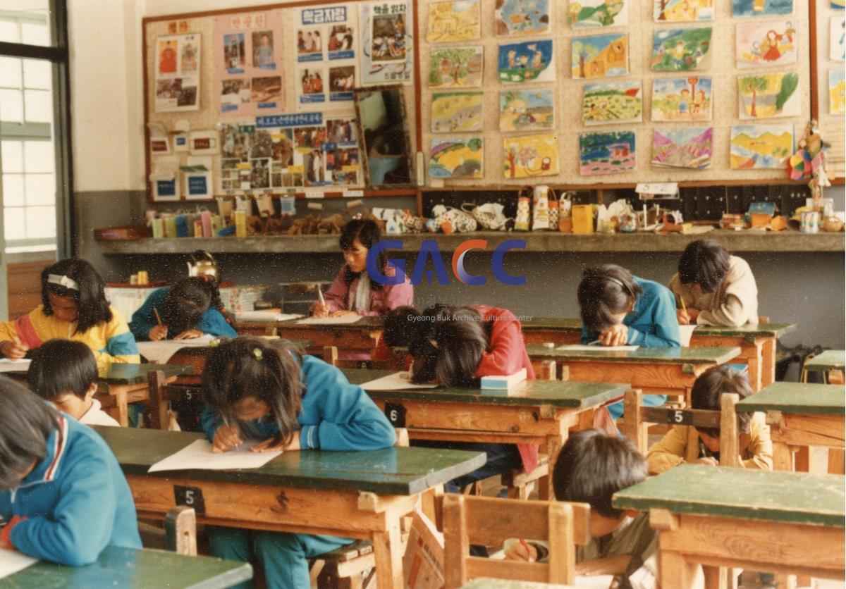 1984년경 서후초등학교 시험시간 작은그림