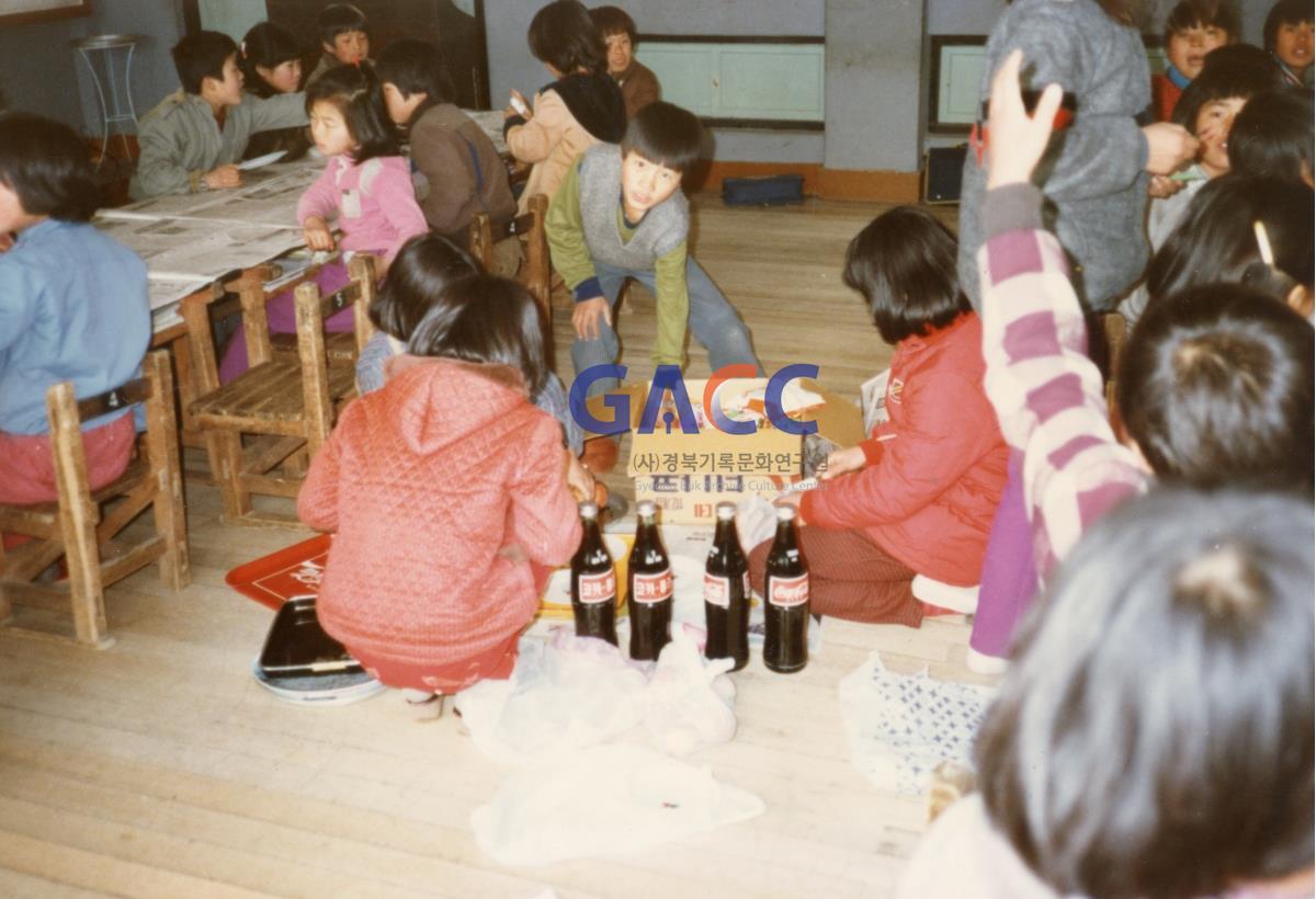 1985년 서후초등학교 책거리 작은그림
