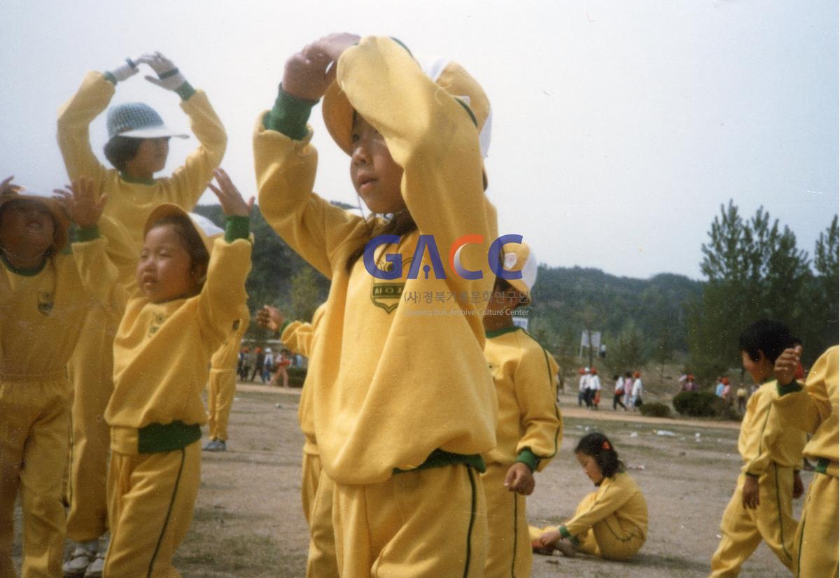 1985년경 상지유치원 안동댐인근 소풍 작은그림